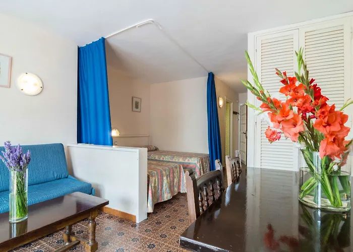 アパートホテル Complejo Eurhostal 3*